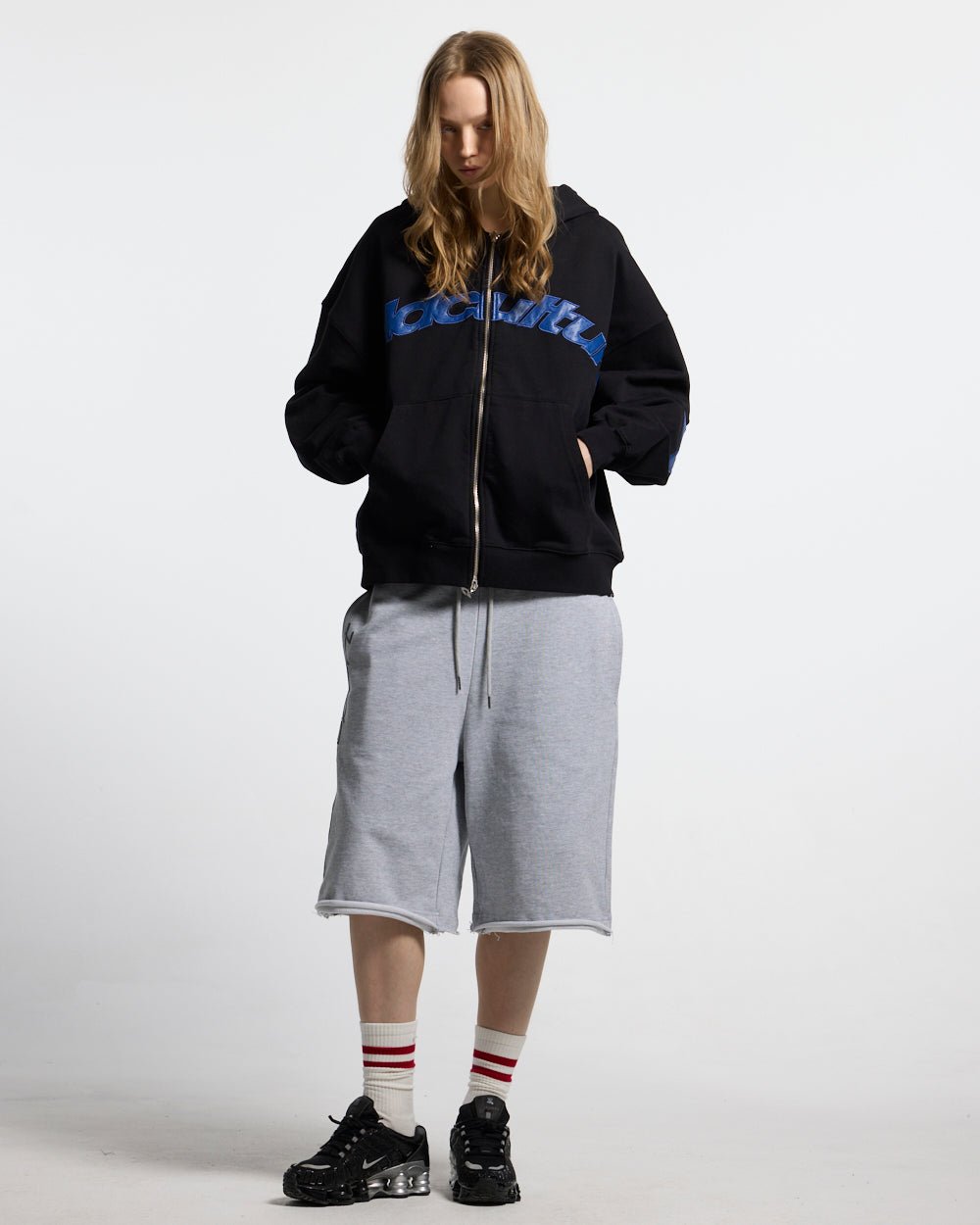 STAR CURVED ZIP HOODIE BLACK - Cold Culture