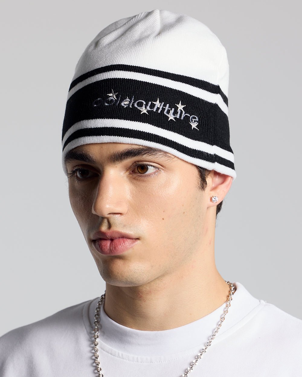 STARS STRAP BEANIE WHITE - Cold Culture