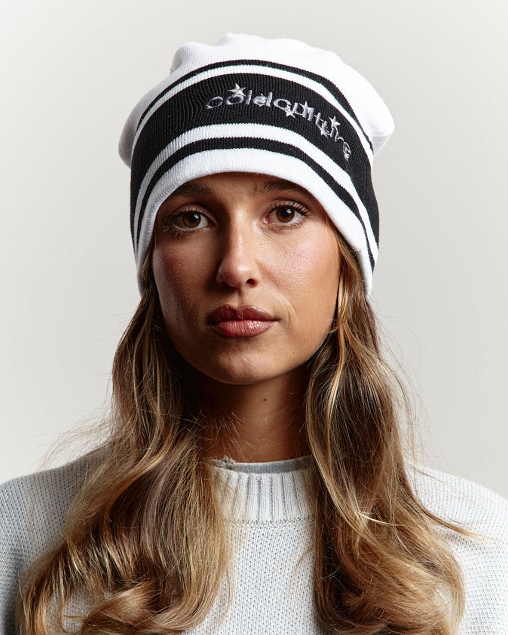 STARS STRAP BEANIE WHITE - Cold Culture