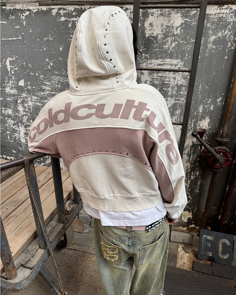 STUD ZIP HOODIE LIGHT GREY - COLD CULTURE
