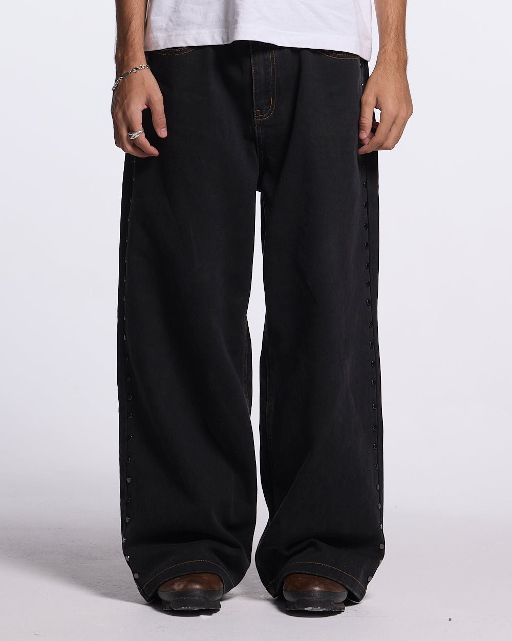 STUDS JEANS BLACK DENIM - COLD CULTURE