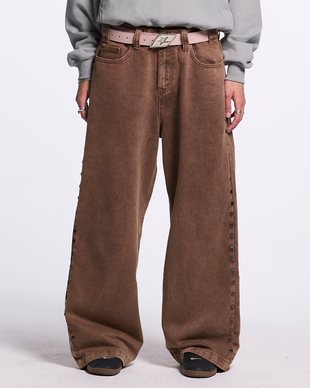 STUDS JEANS BROWN DENIM - COLD CULTURE