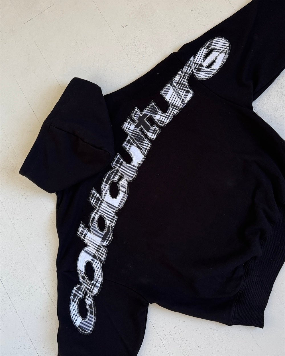 TARTAN CURVED HOODIE BLACK - Cold Culture