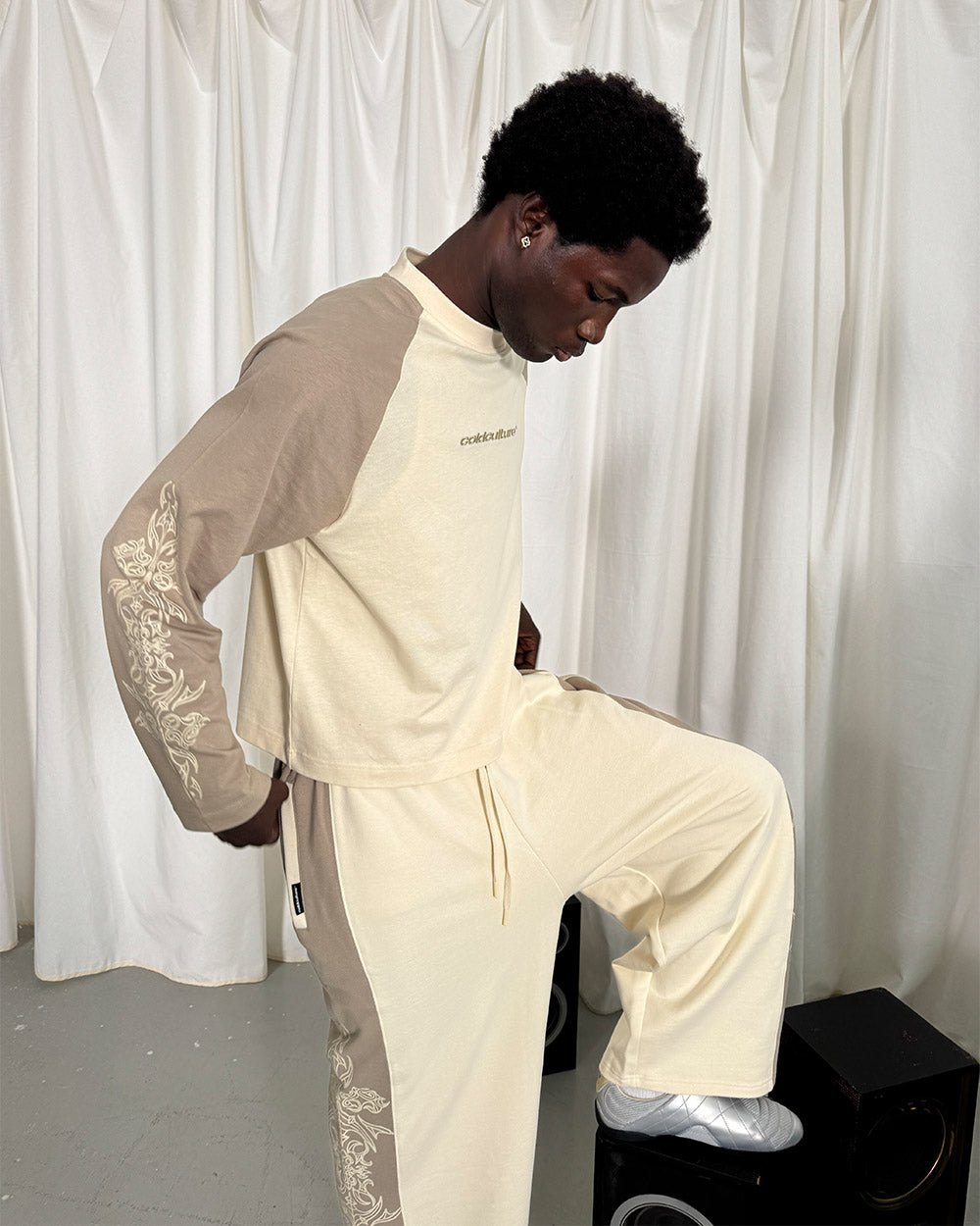 TRIBAL LONGSLEEVE GREY & OFF WHITE - Cold Culture