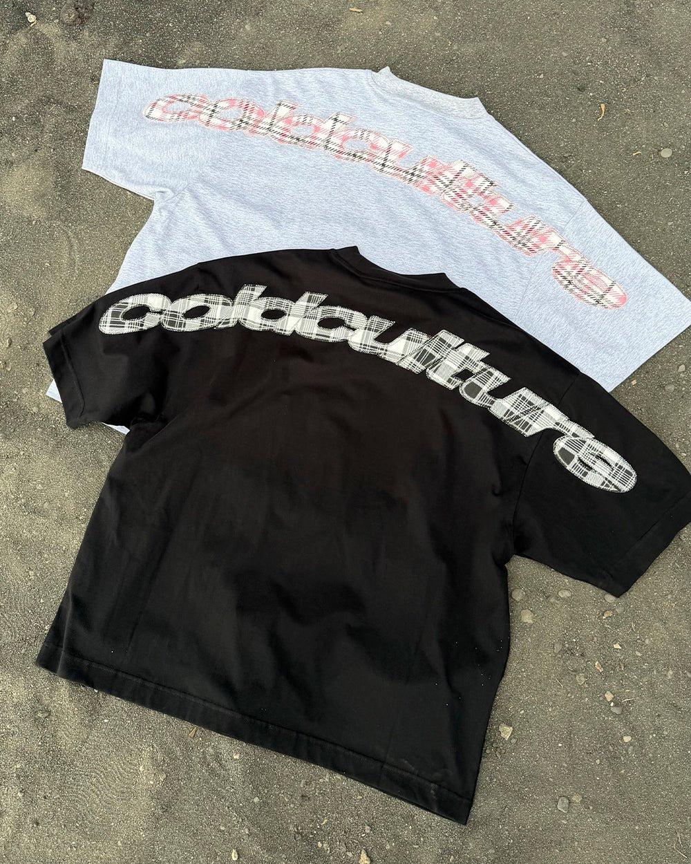 TRTN DISTRESS CURVED TEE BLACK - Cold Culture