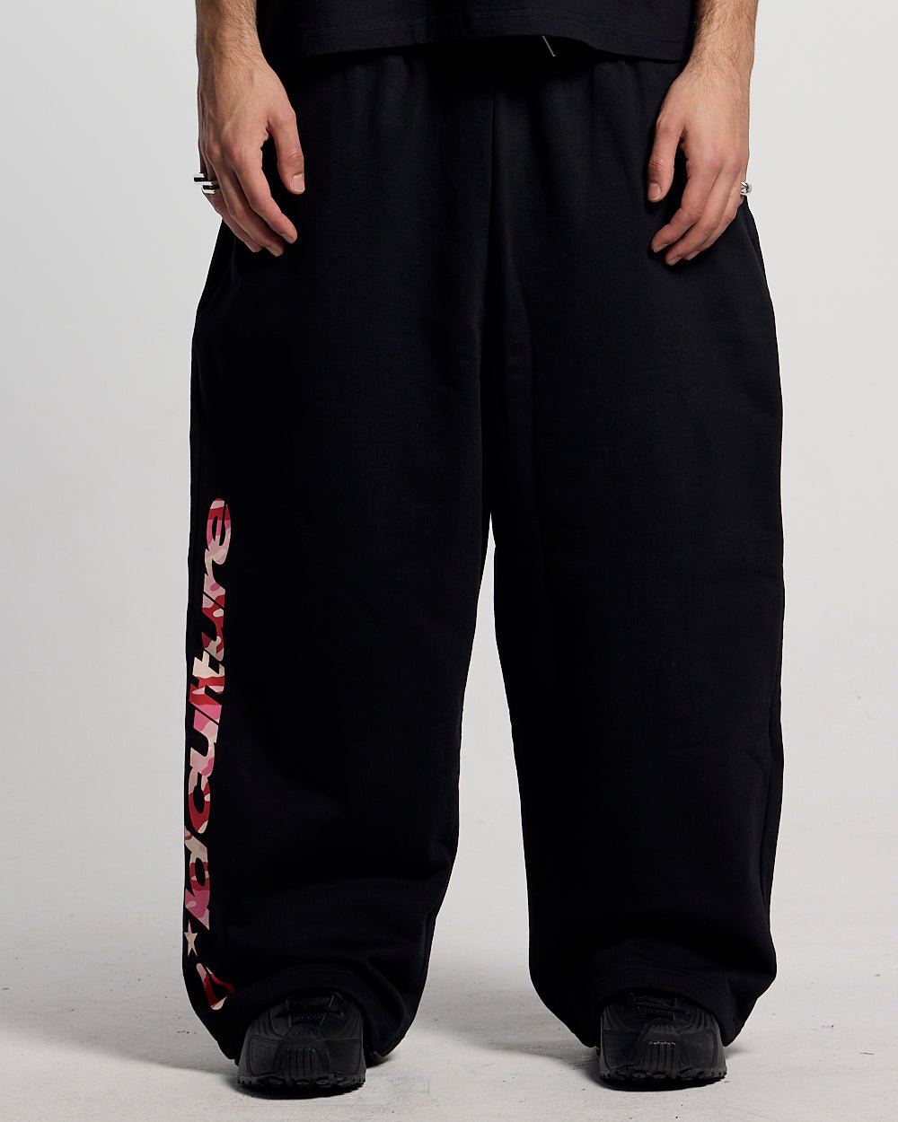 WILD CAMO SWEATPANTS BLACK - Cold Culture